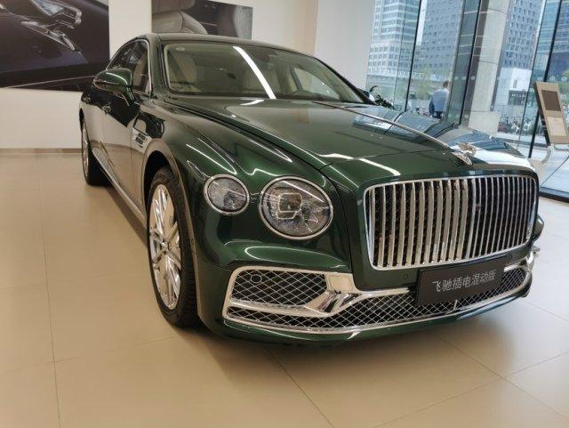 开云真人-25款宾利飞驰混动翡翠绿特别定制外漆 报价最优惠