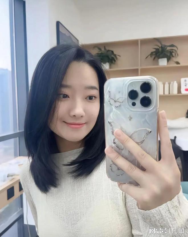 开云真人-27岁女孩被蛇咬身亡后续：生活照曝光家属透露更多细节 官方通